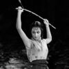 Misa Uehara em cena do filme A Fortaleza Escondida (1958).